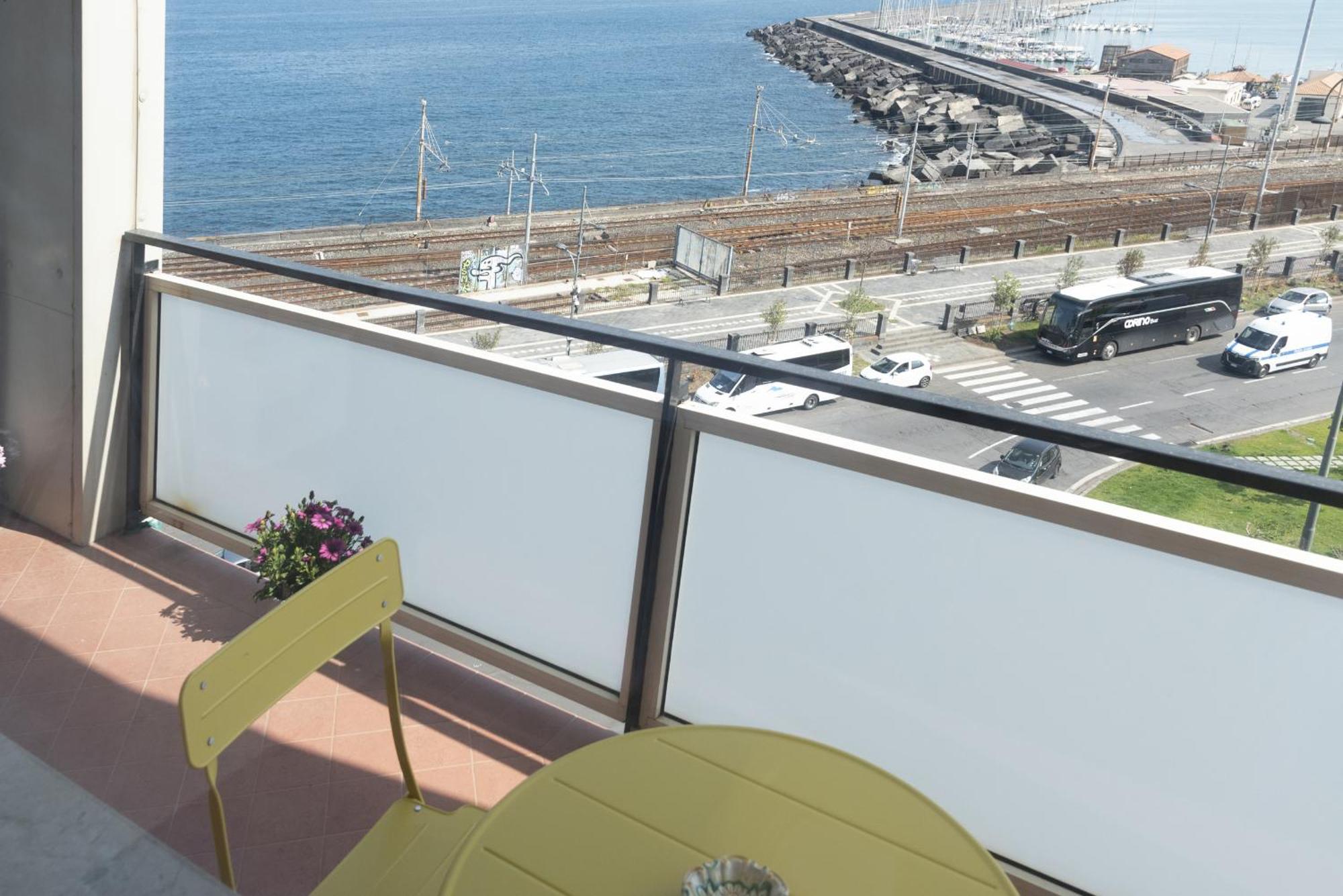 Martiri Home Катания Экстерьер фото
